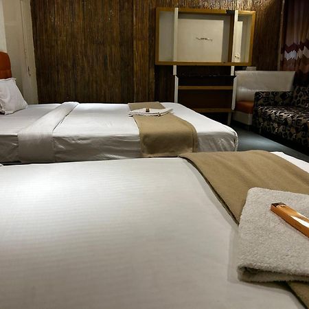 Hotel Empire Uddzsaín Kültér fotó