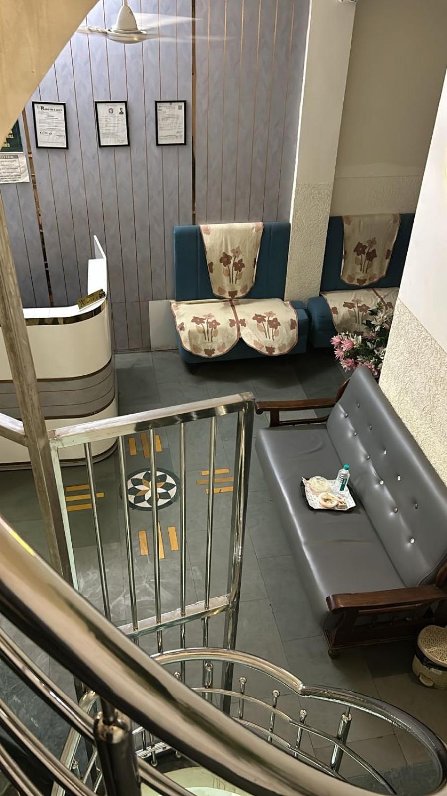 Hotel Empire Uddzsaín Kültér fotó