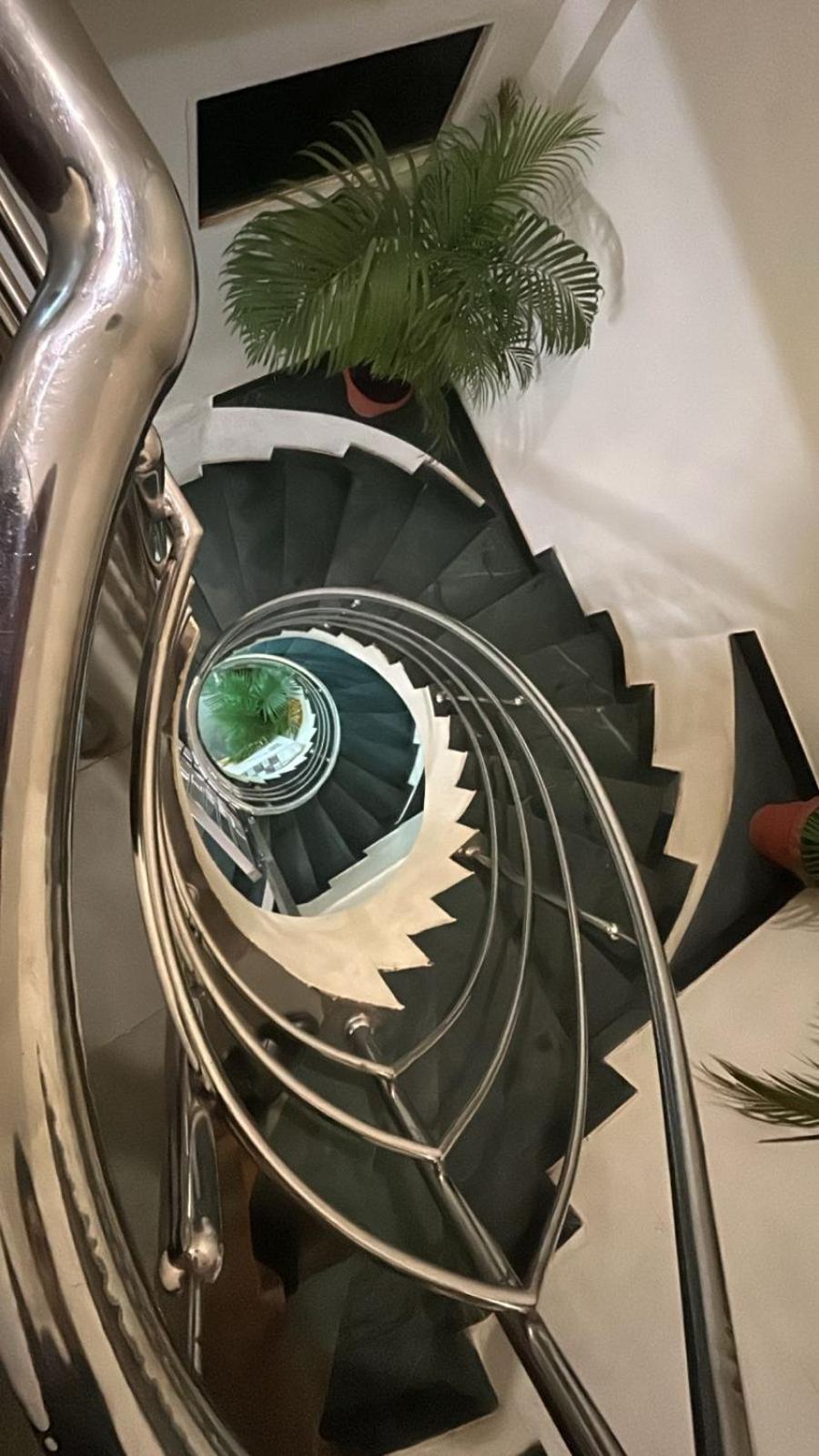 Hotel Empire Uddzsaín Kültér fotó
